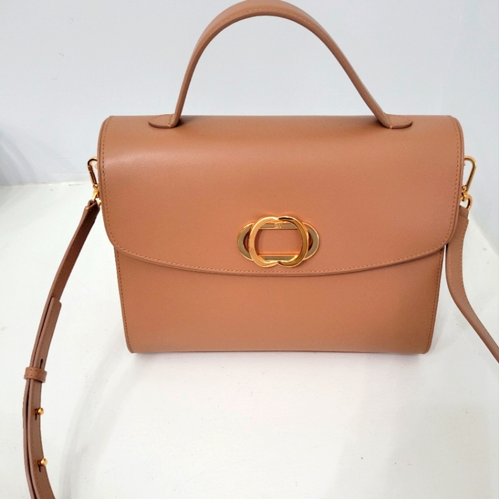 Stuart Weitzman Adelina Beige Leather purse.